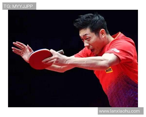 足球明星闪耀赛场 跟随节奏赢得荣耀 力量与技巧并驾齐驱