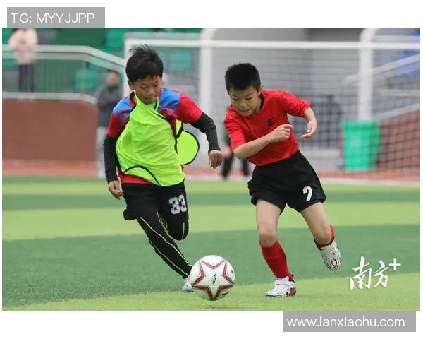 足球球星桌面风采展示全景 打造专属你的运动氛围与激情时刻